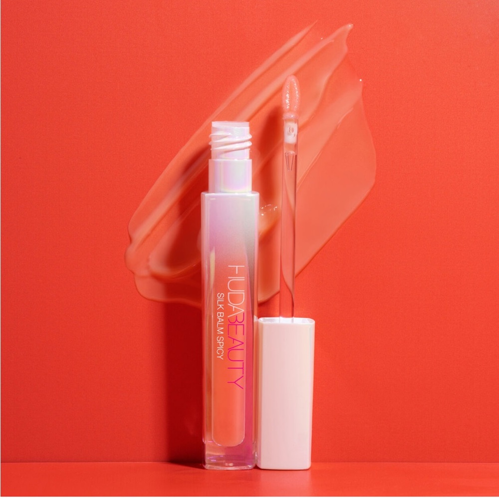 Huda Beauty Silk Balm Spicy Thermo Plumping Lip Balm - Picture 3 of 5